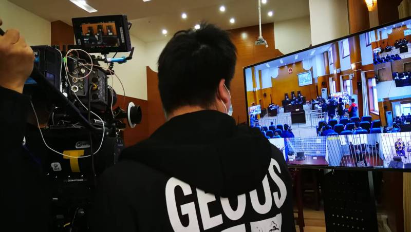 AI生成VS人工创意——龙游县广告片拍摄公司的技术浪漫主义实践